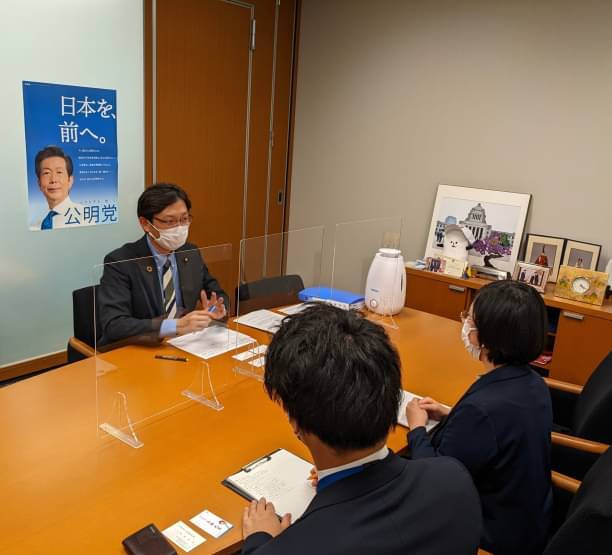 永岡文科大臣（当時）へ学生の代表と共に申し入れ 写真